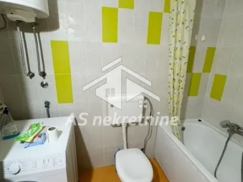 Rent, two bedroom apartment, 73m², Južni Bulevar, Vračar Sve Podlokacije - image 9