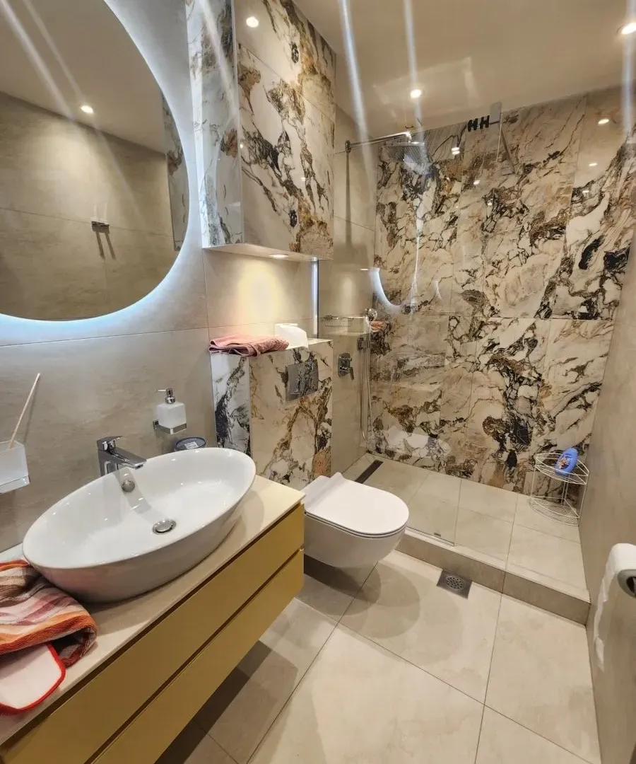 Izdavanje, trosoban stan, 215m², Gorica C, Podgorica