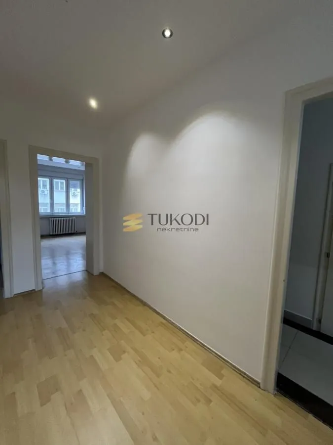 Prodaja, trosoban stan, 112m², Centar, Novi Sad