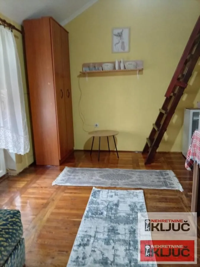 Izdavanje, garsonjera, 32m², Centar, Novi Sad