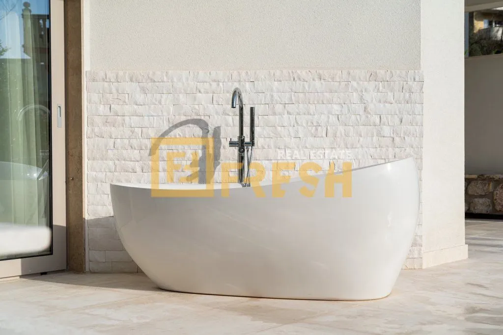 Sale, one bedroom apartment, 136m², Rafailovići, Budva