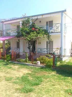 Izdavanje, kuća, 65m², Sutomore, Bar