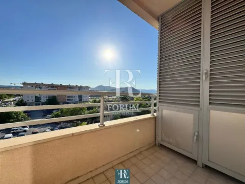 Izdavanje, jednosoban stan, 50m², City Kvart, Podgorica - image 10