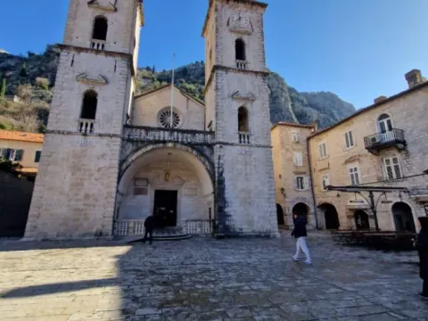 Sale, two bedroom apartment, 78m², Stari Grad Kotor, Kotor - image 13