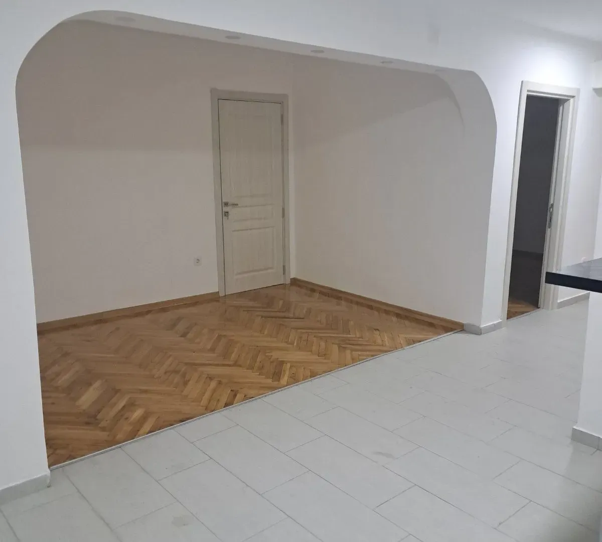 Prodaja, dvosoban stan, 60m², Centar, Bar