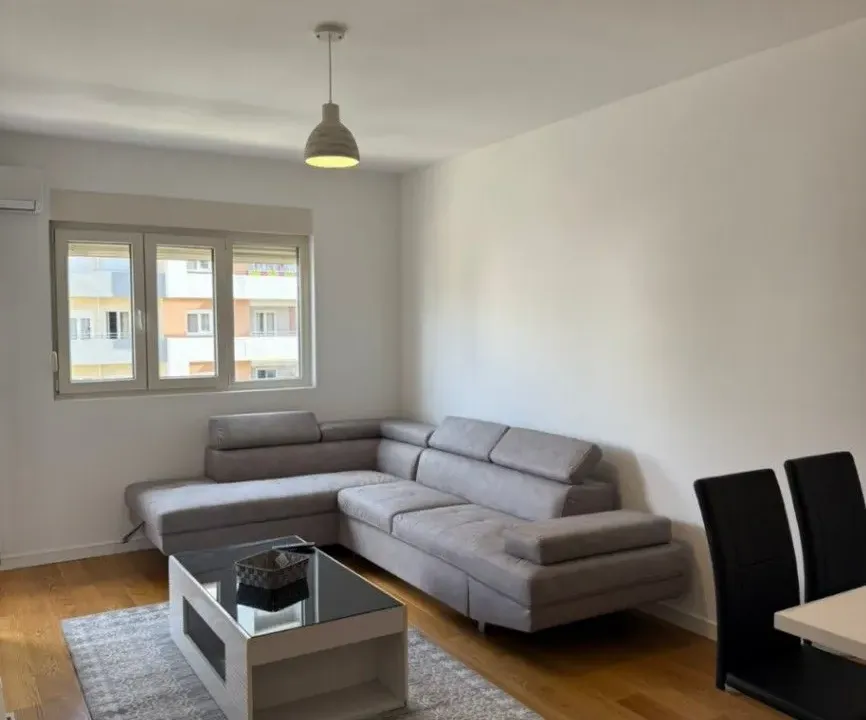 Izdavanje, dvosoban stan, 69m², Central Point, Podgorica