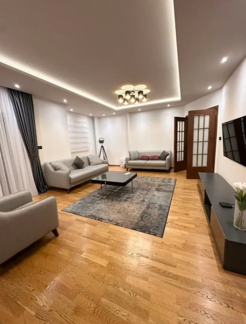 Izdavanje, dvosoban stan, 120m², City Kvart, Podgorica