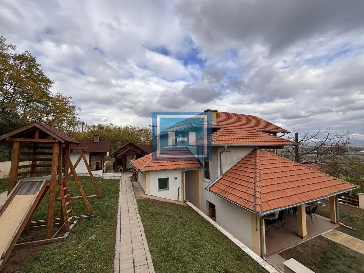 Prodaja, kuća, 220m², Đurđevo brdo, Jagodina