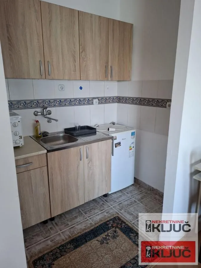 Izdavanje, garsonjera, 20m², Bulevar Oslobodjenja, Novi Sad Sve Podlokacije