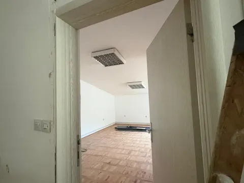 Izdavanje, poslovni prostor, 150m², Centar, Podgorica - image 4