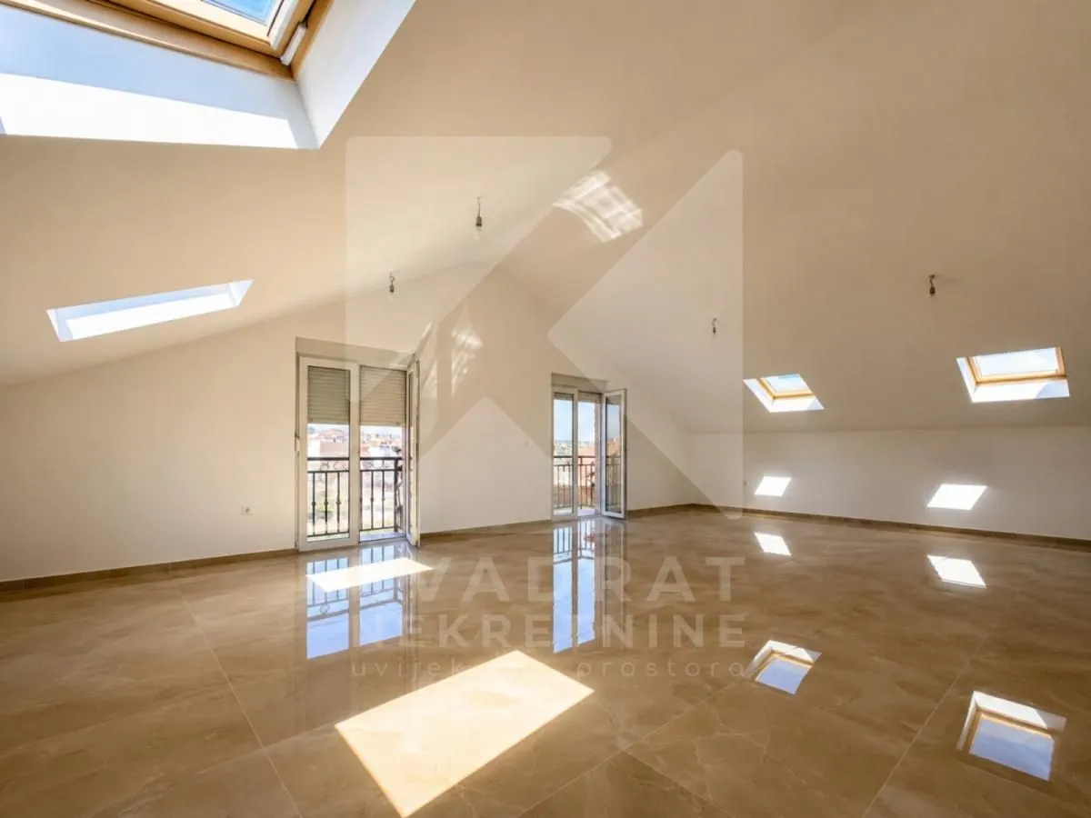 Prodaja, jednosoban stan, 77m², Krivi Most, Podgorica