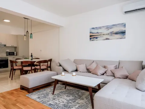 Daily-rent, three bedroom apartment, 67m², Bečići, Budva - image 13