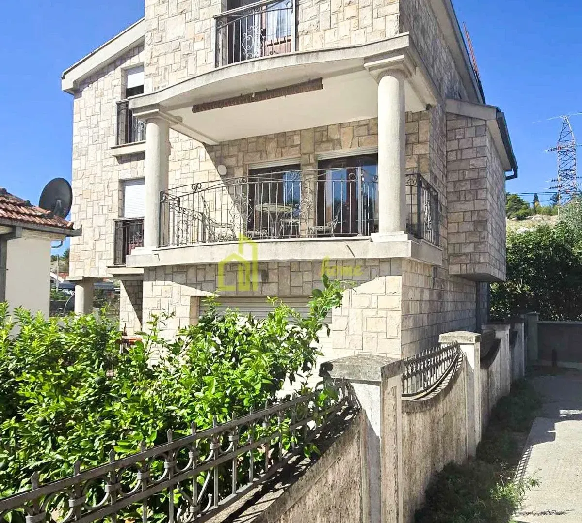 Izdavanje, kuća, 270m², Masline, Podgorica