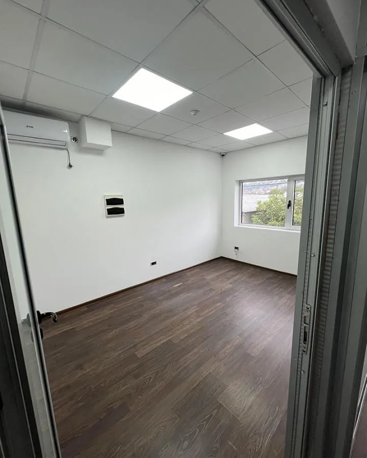 Rent, office space, 770m², Kneževac, Beograd