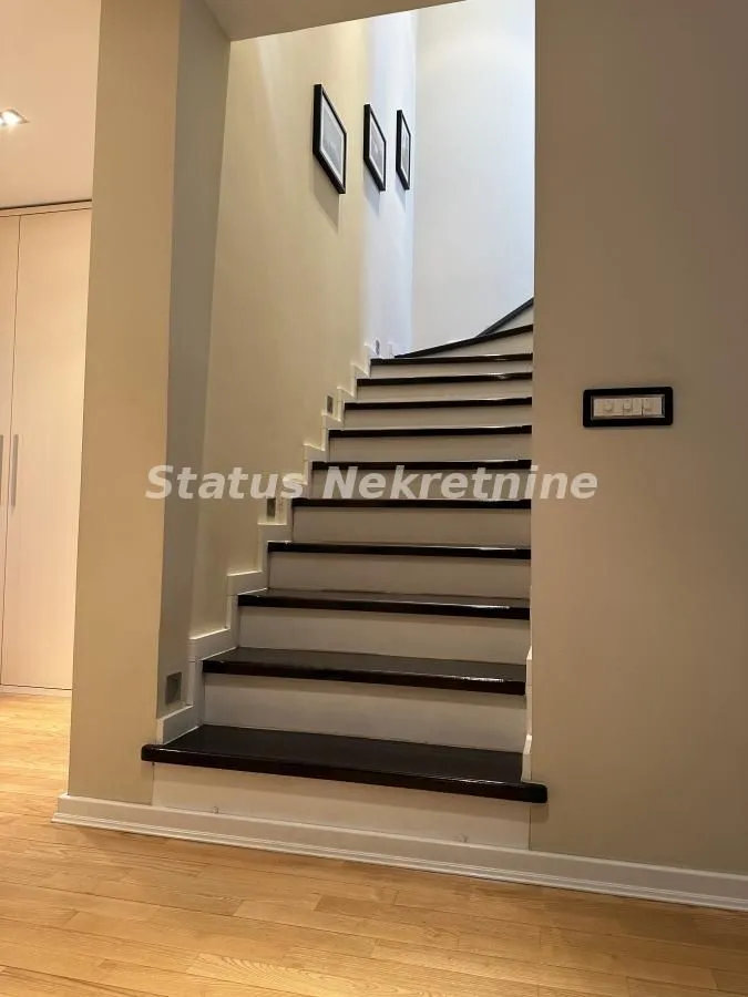 Prodaja, četvorosoban stan, 134m², Grbavica, Novi Sad Sve Podlokacije