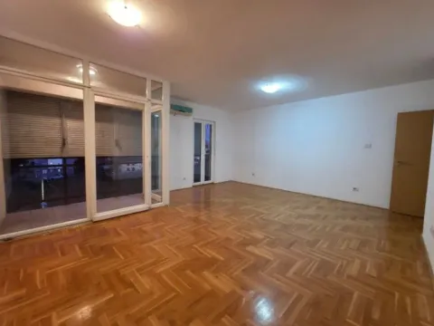 Izdavanje, trosoban stan, 85m², Kod Big Fashion-a, Podgorica - image 2