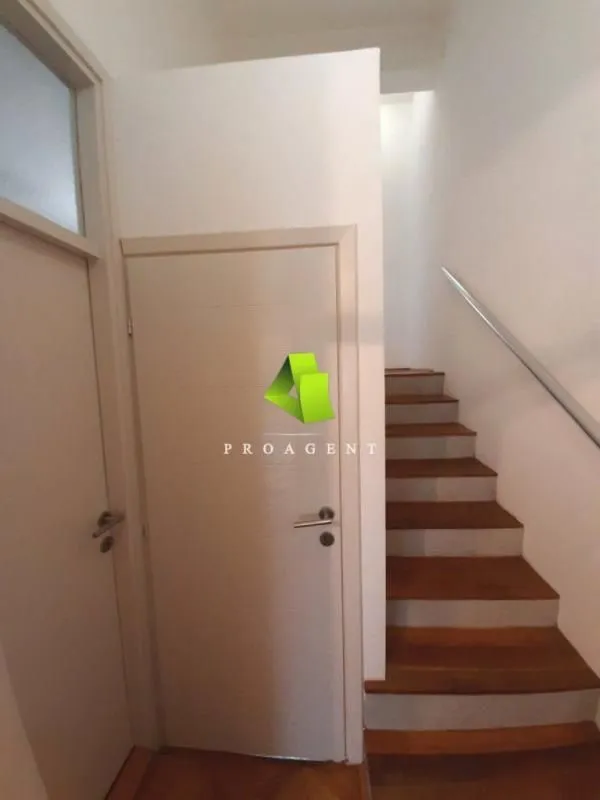 Prodaja, trosoban stan, 80m², Palilula, Niš