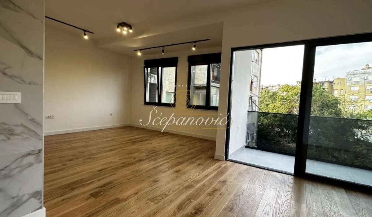 Prodaja, četvorosoban stan, 110m², Centar, Novi Sad