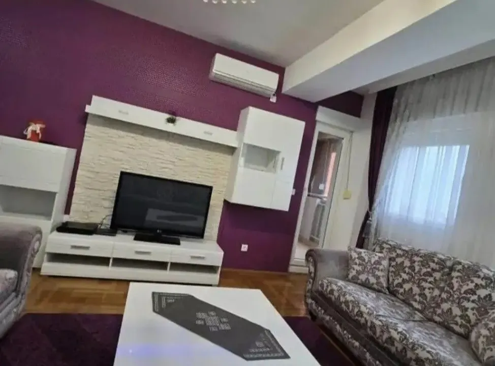 Izdavanje, jednosoban stan, 70m², City Kvart, Podgorica