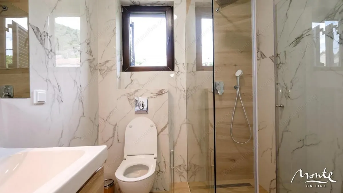 Prodaja, jednosoban stan, 50m², Centar, Tivat