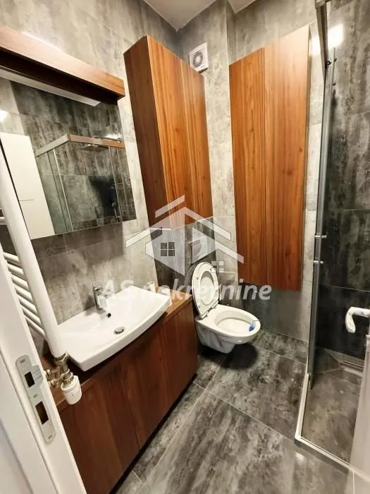 Izdavanje, trosoban stan, 56m², Južni Bulevar, Vračar Sve Podlokacije