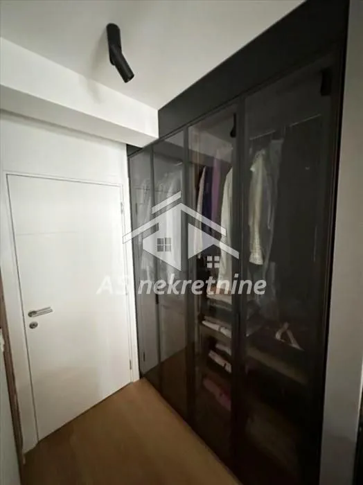 Rent, three bedroom apartment, 85m², Vračar Sve Podlokacije, Beograd