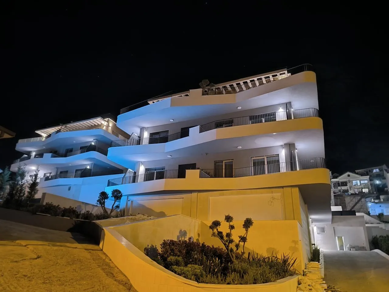Prodaja, dvosoban stan, 51m², Dobrota, Kotor