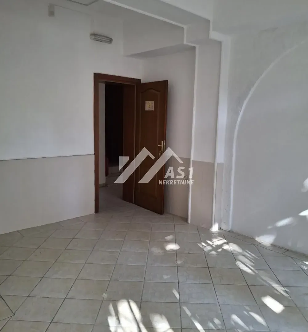 Rent, office space, 160m², Grbavica, Novi Sad Sve Podlokacije