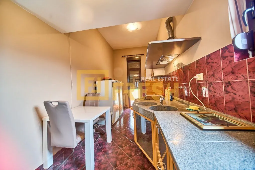 Izdavanje, kuća, 280m², Gorica C, Podgorica