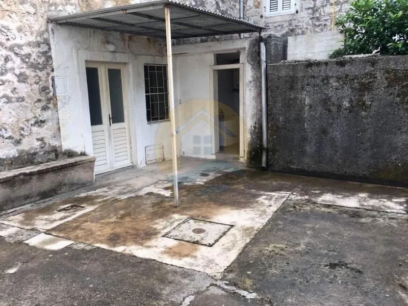 Prodaja, kuća, 80m², Škaljari, Kotor