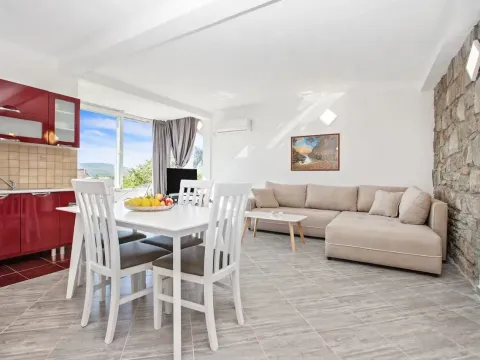 Rent, house, 110m², Tivat, Crna Gora - image 37