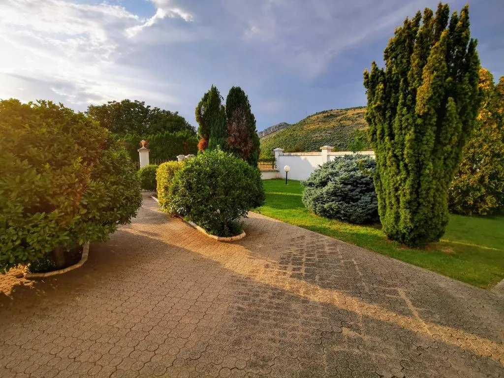 Sale, house, 320m², Podgorica, Crna Gora