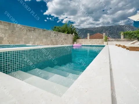 Sale, house, 240m², Centar, Kotor - image 2