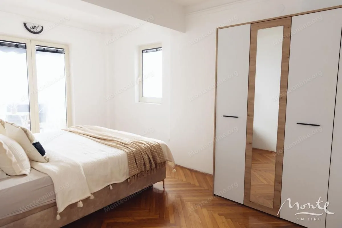 Sale, two bedroom apartment, 74m², Sveti Stefan, Budva