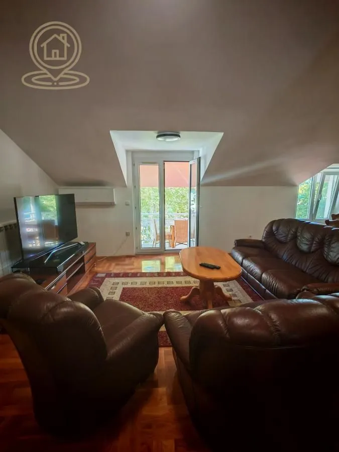 Rent, four bedroom apartment, 105m², Cvetkova Pijaca, Zvezdara Sve Podlokacije