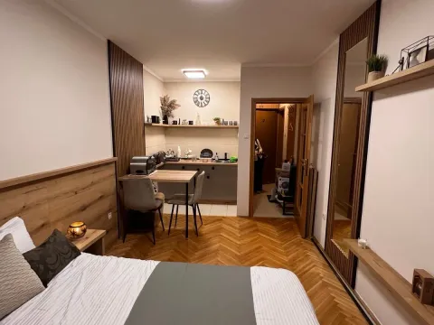 Prodaja, garsonjera, 24m², Blok 6, Podgorica - image 2