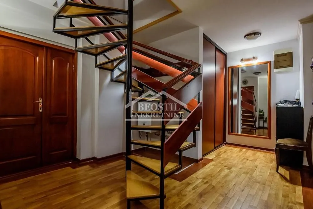 Prodaja, četvorosoban stan, 104m², Stari Grad, Beograd