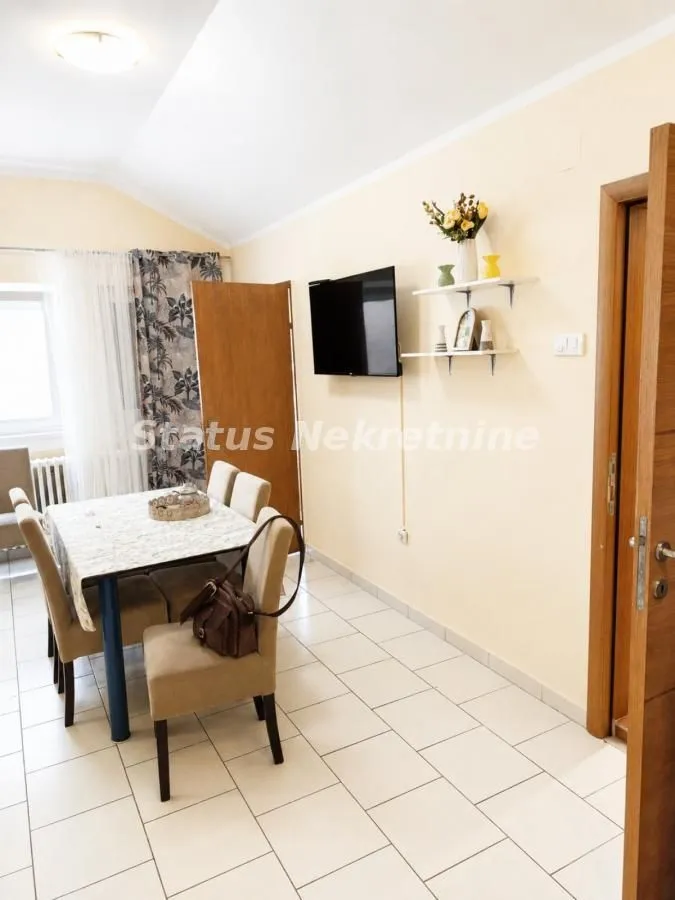 Prodaja, trosoban stan, 50m², Novi Sad, Srbija