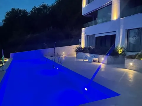 Izdavanje, trosoban stan, 159m², Gornja Lastva, Tivat - image 19