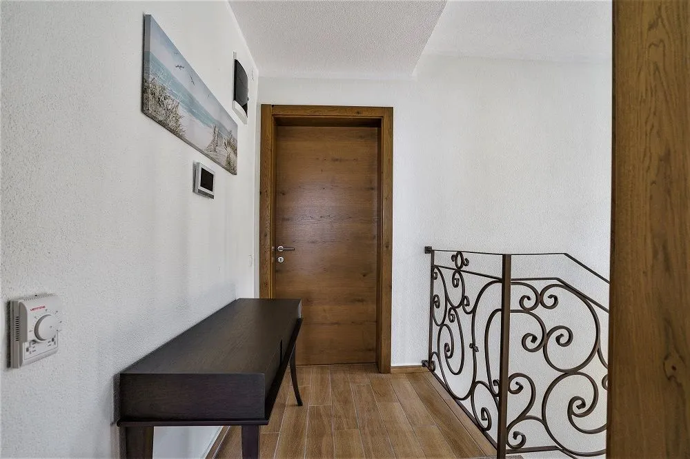 Prodaja, kuća, 420m², Krašići, Tivat