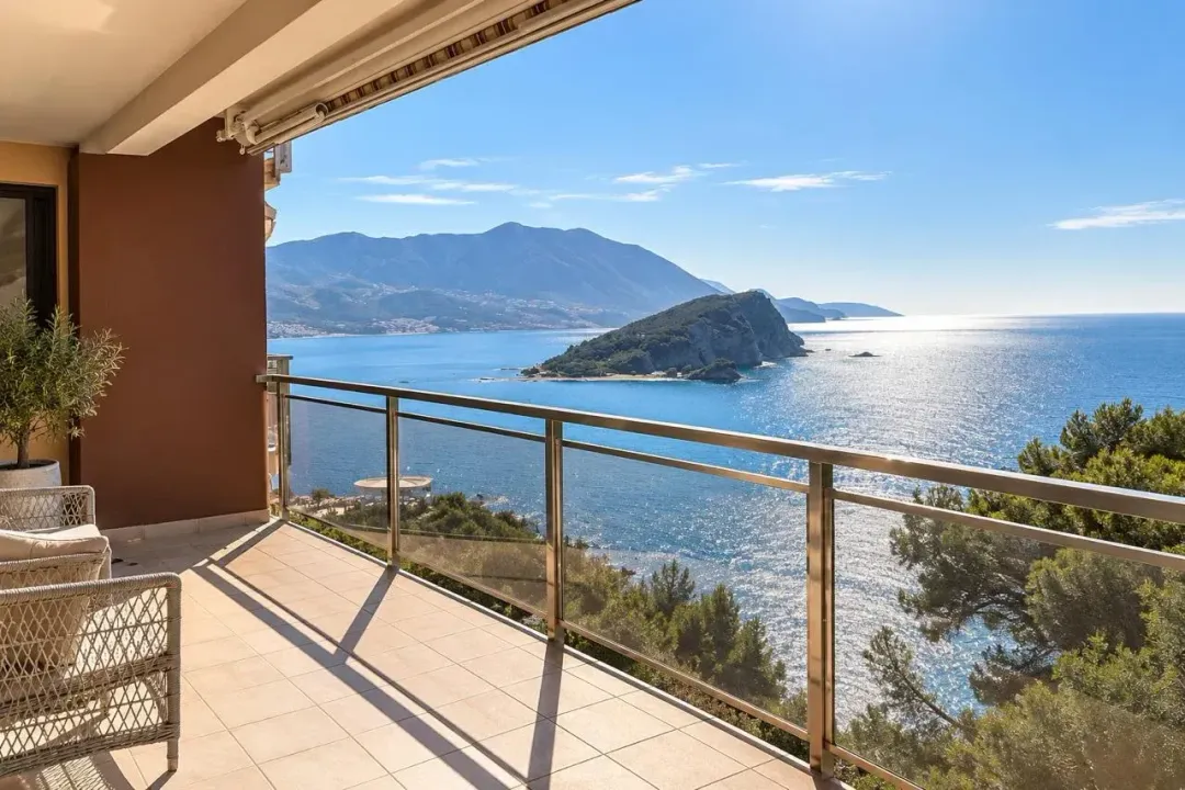Prodaja, dvosoban stan, 120m², Komoševina, Budva