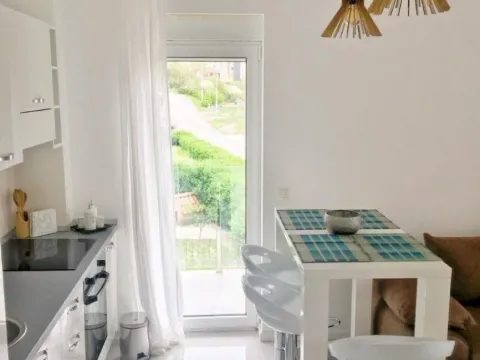 Izdavanje, stan, 52m², Dobrota, Kotor - image 12