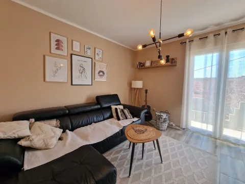 Izdavanje, trosoban stan, 105m², Tivat, Crna Gora - image 2