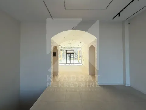 Rent, office space, 163m², Central Point, Podgorica - image 2