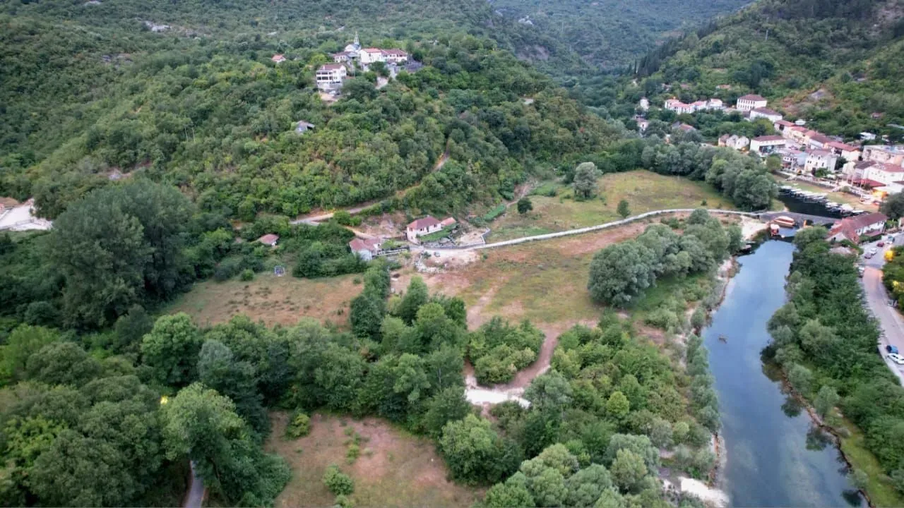 Prodaja, plac, 1300m², Cetinje, Crna Gora