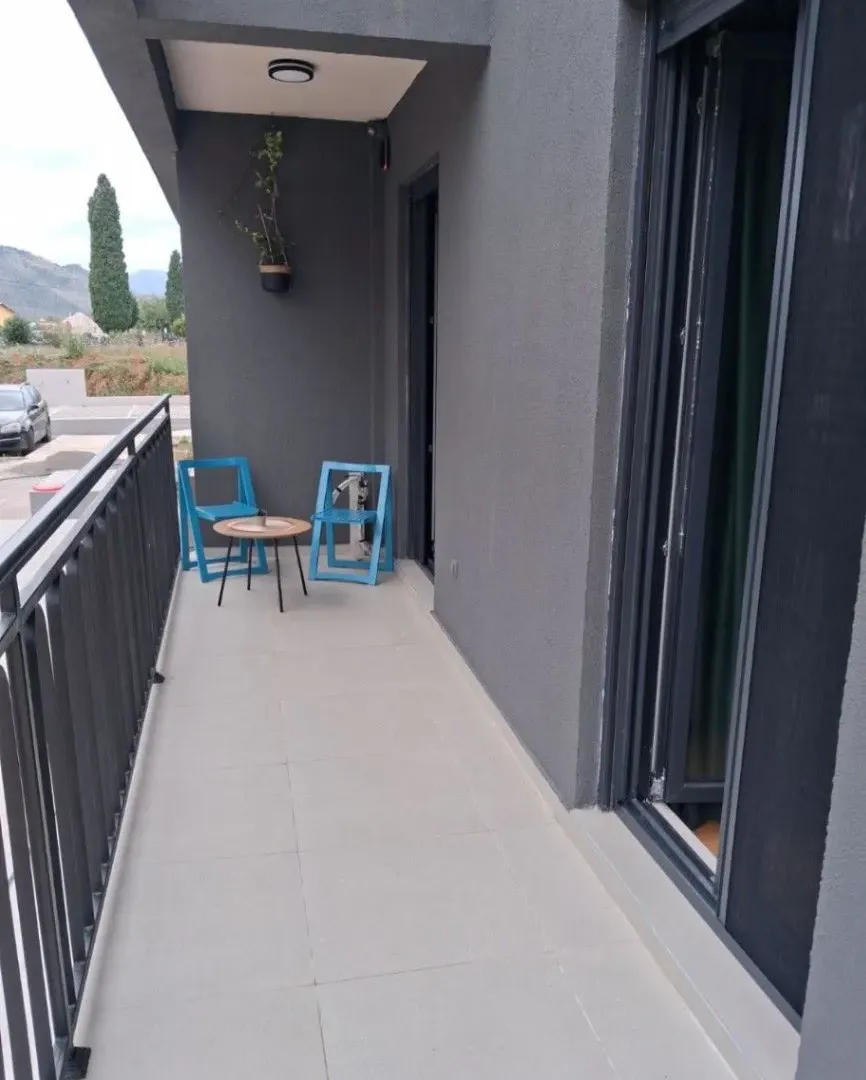 Izdavanje, jednosoban stan, 42m², Tološi, Podgorica