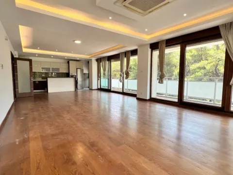 Izdavanje, četvorosoban stan, 228m2, Preko Morače, Podgorica Izdavanje, četvorosoban stan, 228m2, Preko Morače, Podgorica
