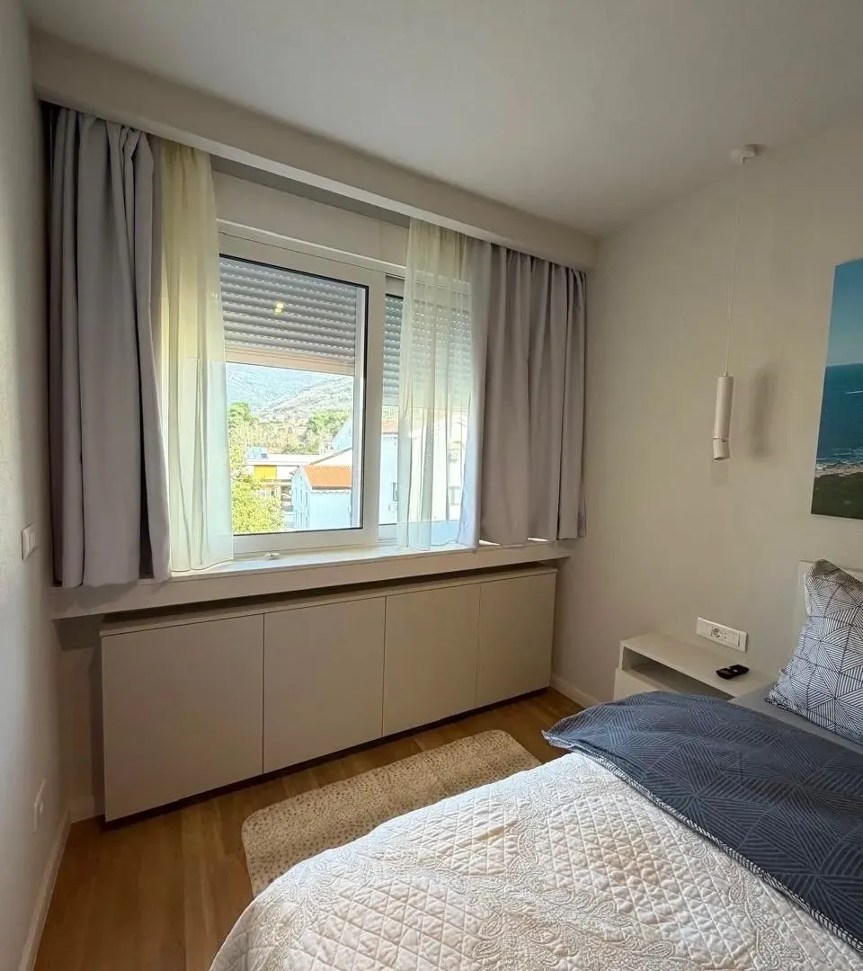 Izdavanje, jednosoban stan, 45m², Centar, Tivat