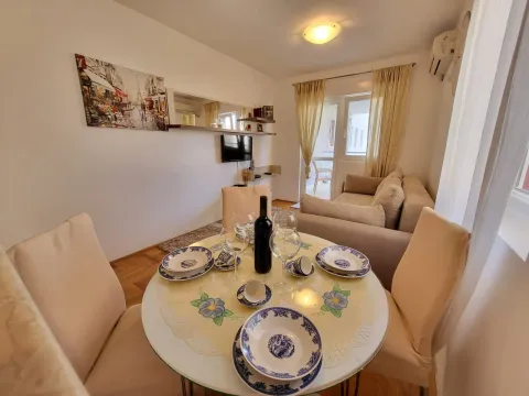 Rent, one bedroom apartment, 50m², Petrovac, Budva - image 14