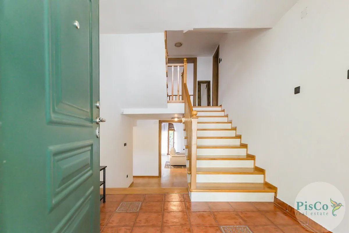 Rent, four bedroom apartment, 300m², Gorica C, Podgorica
